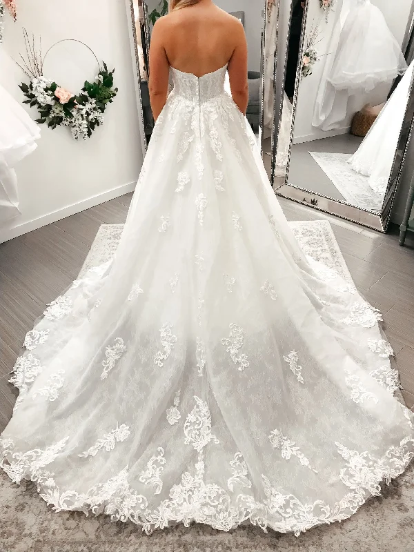 Sneak Peek Sale Martina Liana style 1113 with CUSTOM lace pattern of style 1000