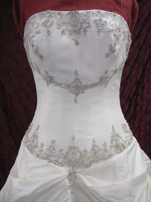 Closeout Sale Allure Bridals 9376**