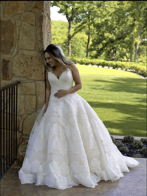 Hurry In Allure Bridals 9400