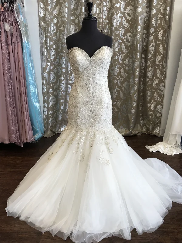 Quick Sale Allure Bridals 9275