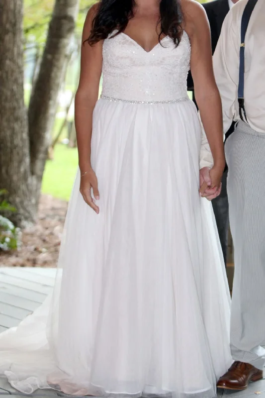 Year-End Clearance Allure Bridals 9324