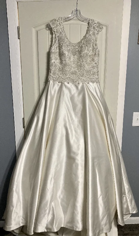 Limited Availability Allure Bridals 9357