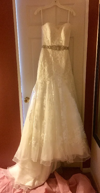 Limited Edition Allure Bridals 9403