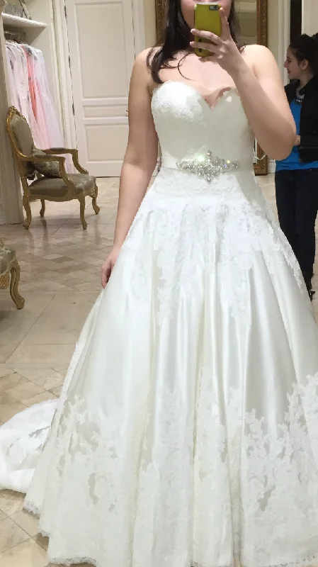 Factory Direct Sale Allure Bridals 9303
