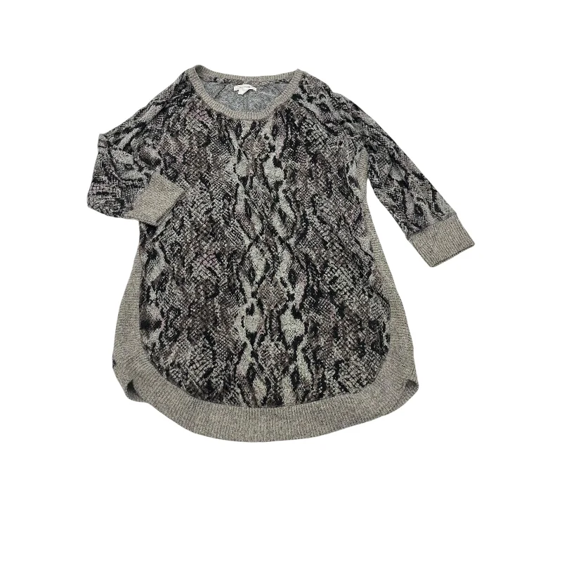 Closeout GREY TOP LS by MAURICES Size:XS
