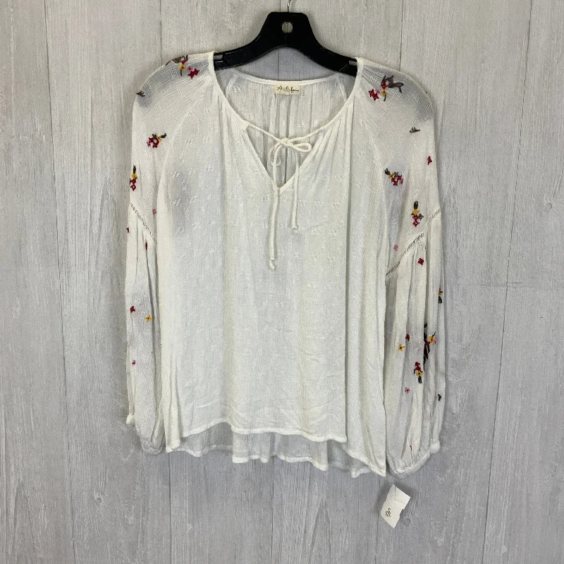 Early Bird Discount Top Long Sleeve By Antilia Femme In White, Size: M