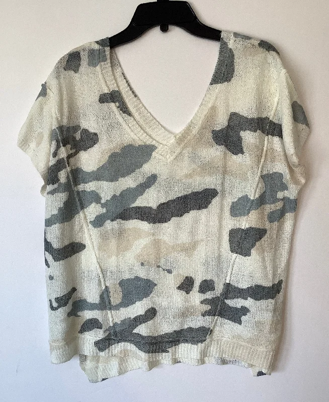 Customer Appreciation Sale Top Short Sleeve By Pol In Camouflage Print, Size: S